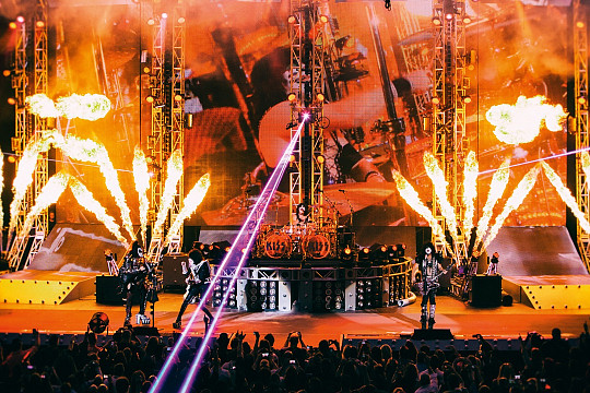 На единственный показ фильма-концерта «Kiss rocks Vegas» приглашает вологжан СИНЕМА ПАРК